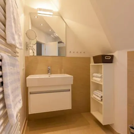 Feskerhues, Bounty Apartmán